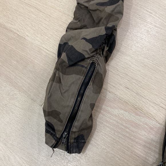 Size 32 - H&M Divided Men’s Joggers - Army - - Picture 4 of 7